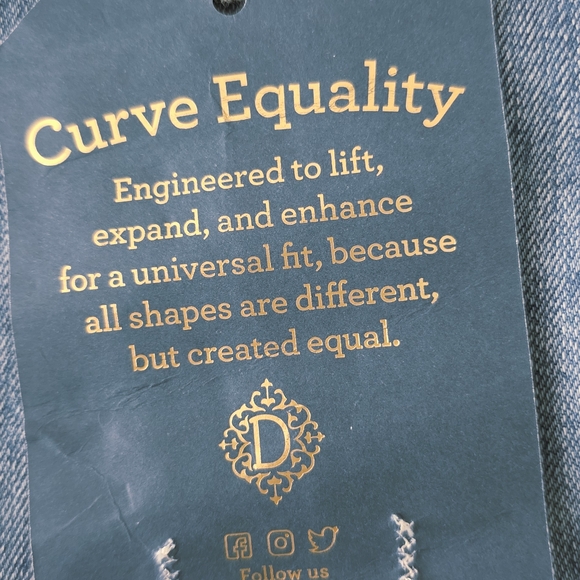 Democracy Cropped Embroidery Jeans Scallop Hem Size 24W - Picture 11 of 16